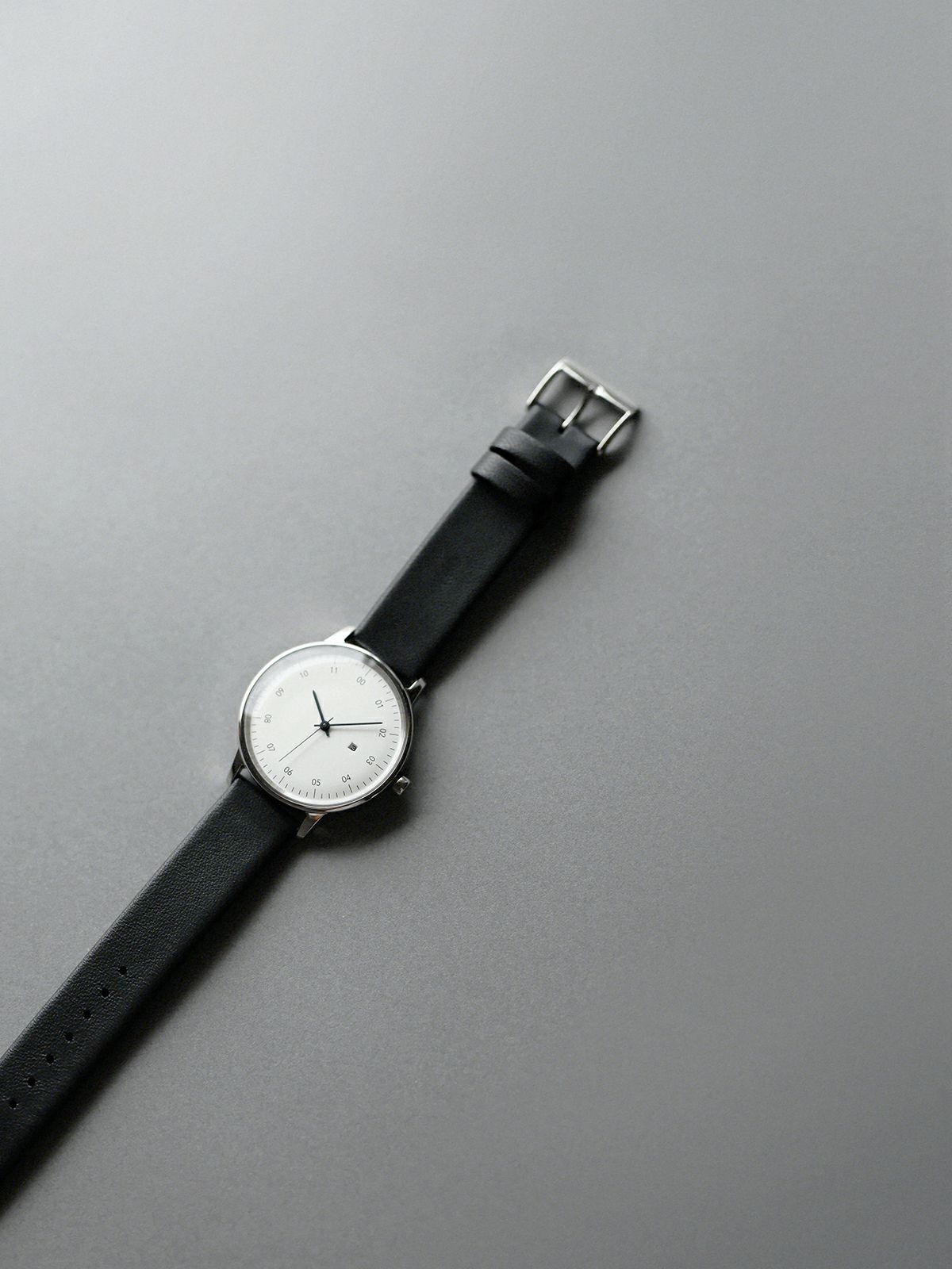 SK01 / SS SILVER MIRROR FINISH / WHITE DIAL / BLACK SHEEP SKIN LETHER