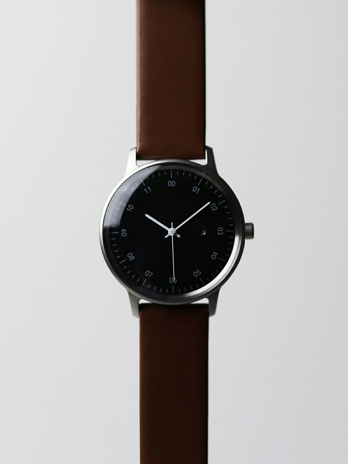 SK01 / SS SILVER HONING FINISH / BLACK DIAL / BROWN COW LEATHER