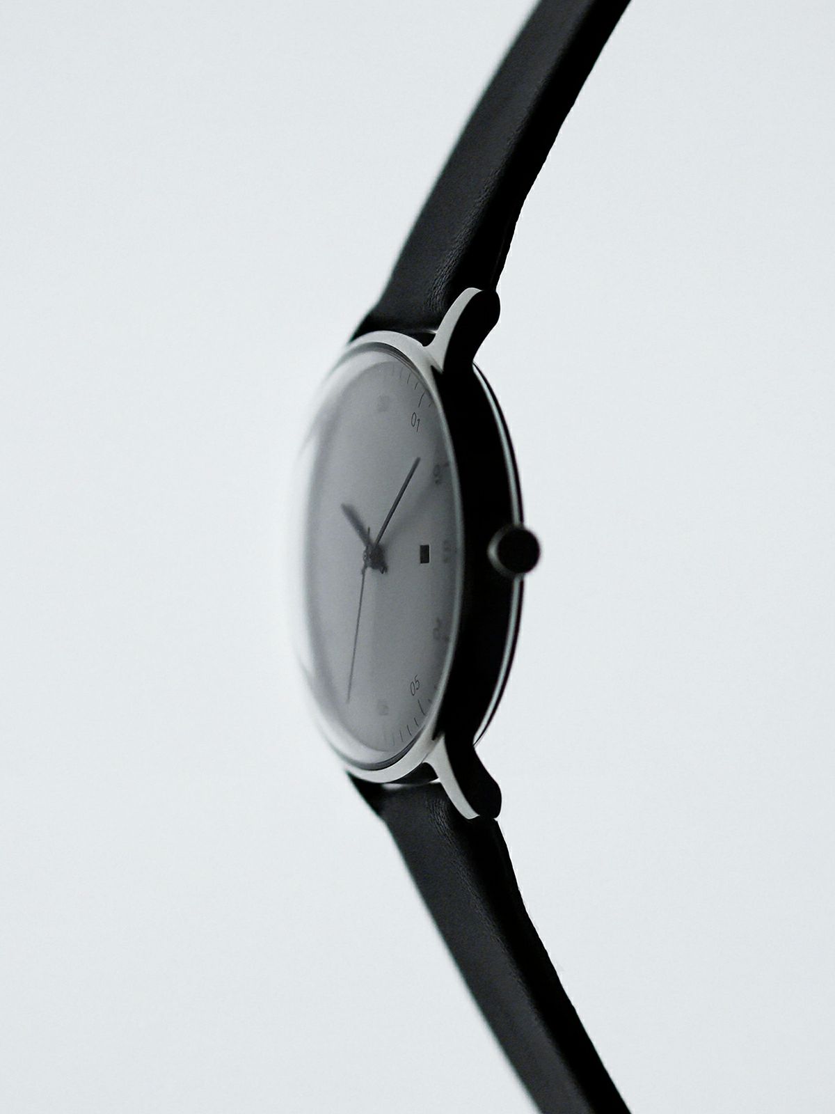 SK01 / SS BLACK HONING FINISH / WHITE DIAL / BLACK SHEEP SKIN